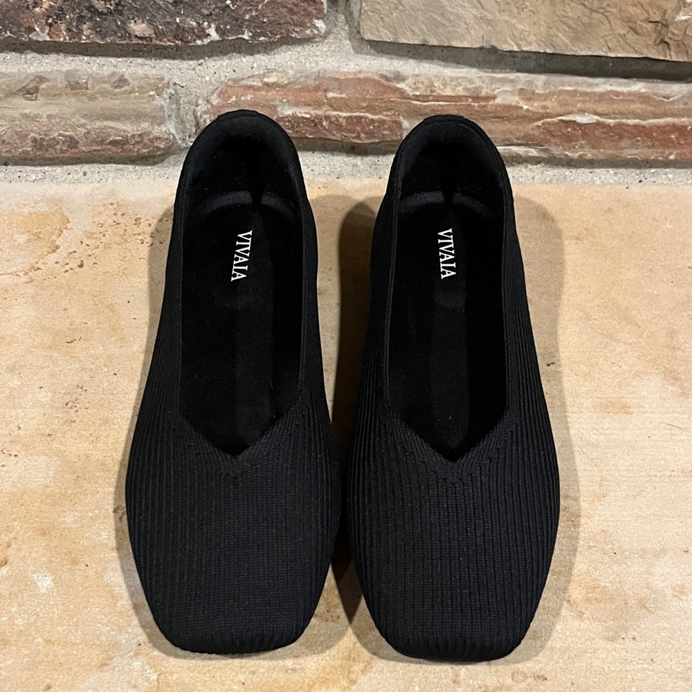 VIVAIA Lightweight Black V-Cut Square Toe Knit Flats - Picture 3 of 10
